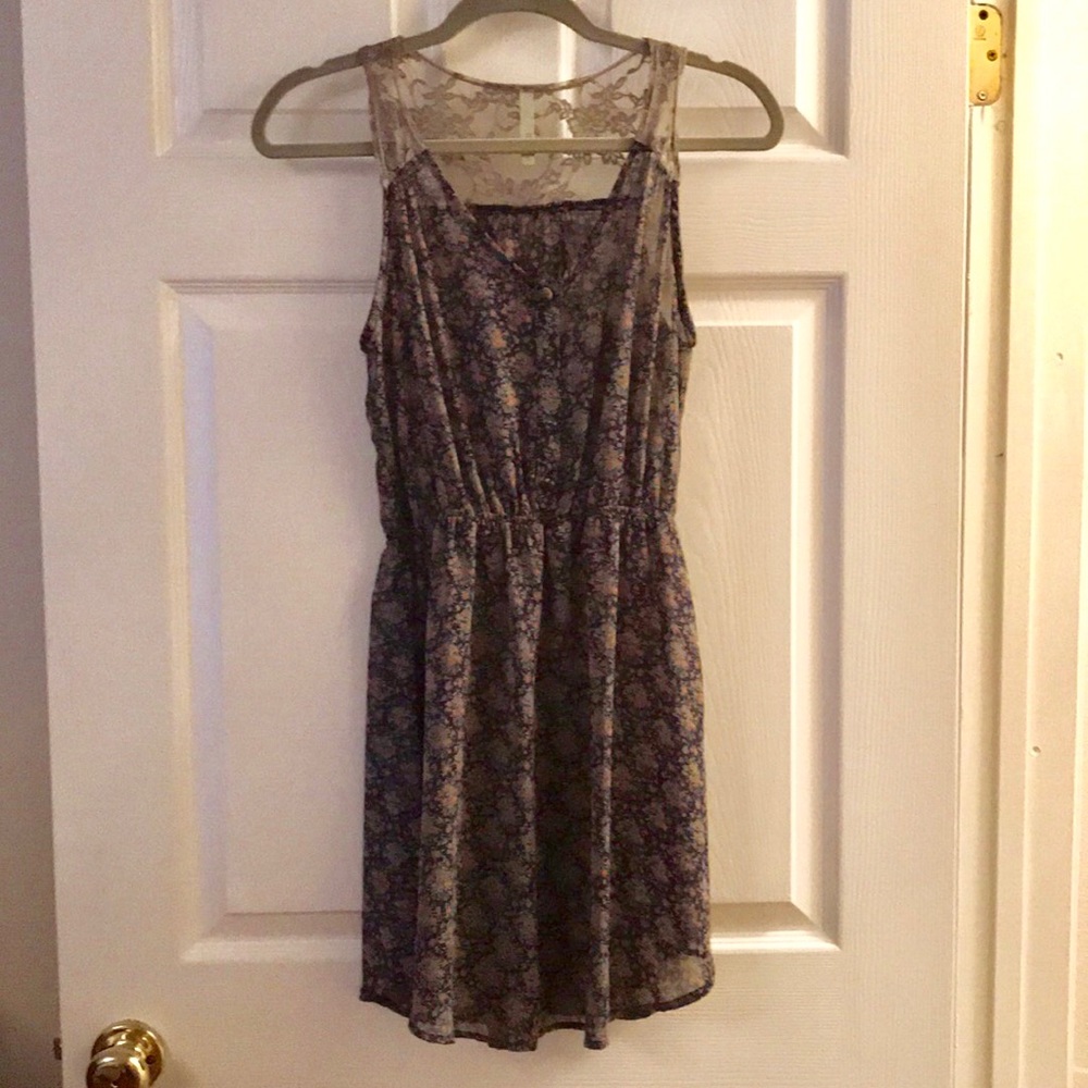 Francesca’s Peppermint Navy Floral Dress - small